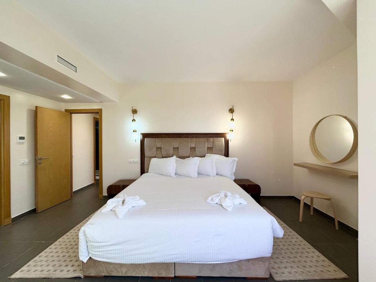 Apartment Chic & Spacious 3 Bedrooms - Train Station & *